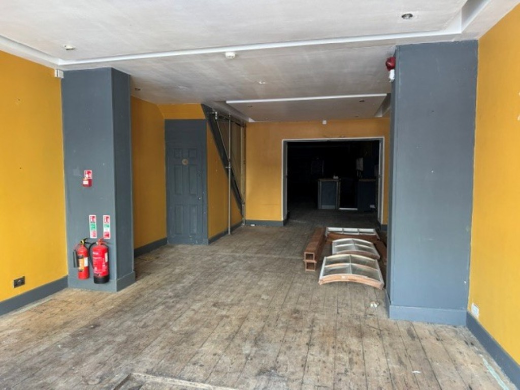 Lot: 147 - VACANT FOUR STOREY FREEHOLD TOWN CENTRE BUILDING WITH POTENTIAL - The Ground Floor Front